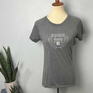 ❄️ Colosseum Athletics UCONN Huskies Tee Size Large Fitted